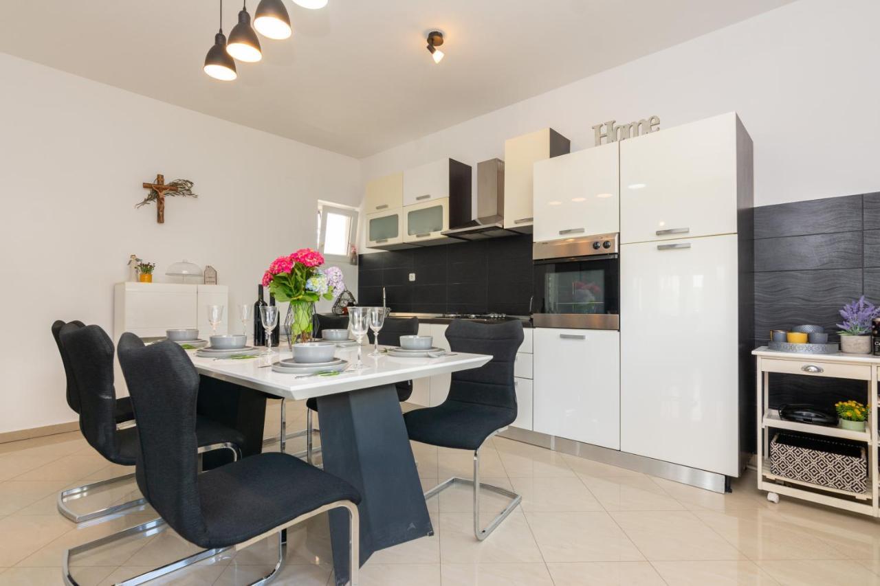 Holiday Home Bibano Bibinje Bagian luar foto